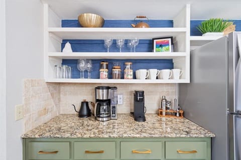 Coffee bar, coffee & tea provided