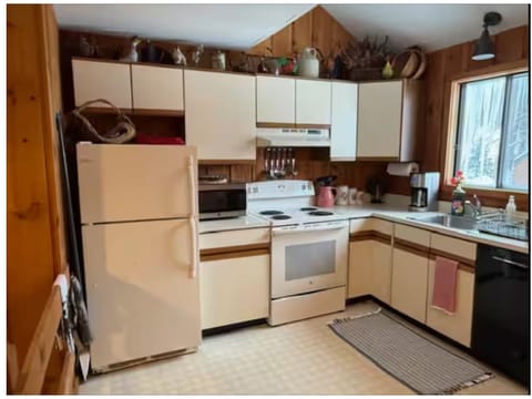 Full kitchen stocked with condiments and all the extras. Room for several chefs!