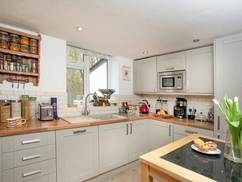 Kitchen/diner | Weycroft Cottage, Weycroft, near Axminster