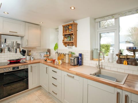 Kitchen/diner | Weycroft Cottage, Weycroft, near Axminster