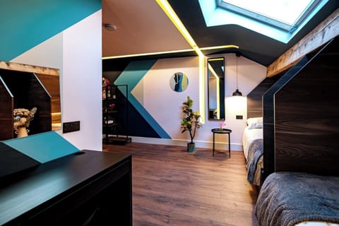 Large loft bedroom (1)