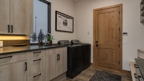 Entry mudroom with washer and dryer on main level