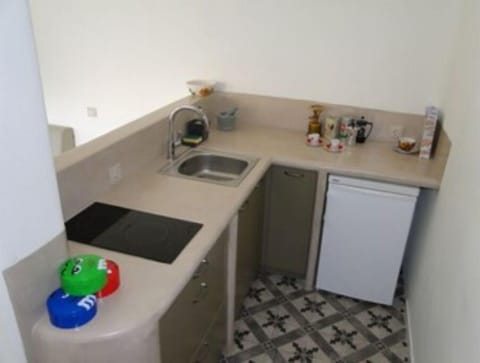 Kitchenette with stovetop