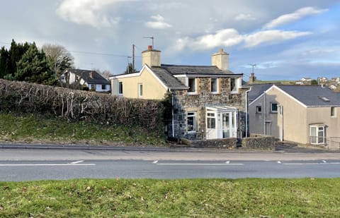 Taylor Way holiday apartment, showing private porch entrance. 