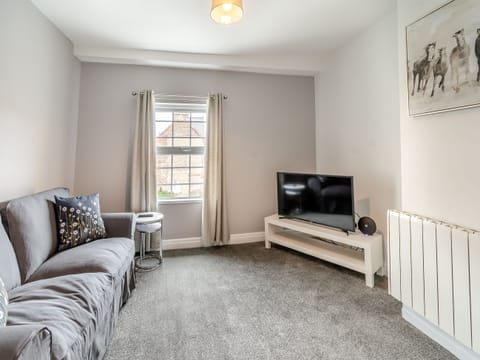 Living area | Bluebell Apartment - Fresh as a Daisy Apartments, Bridlington