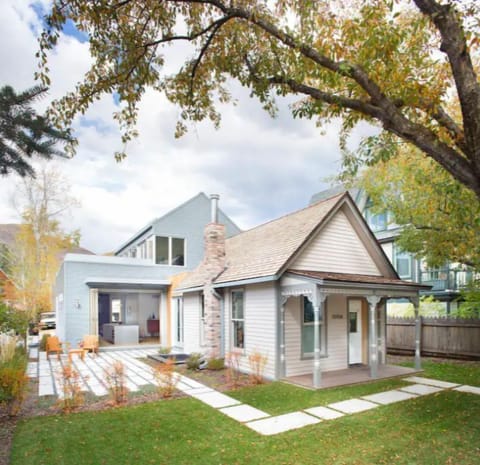 Stunning downtown home just blocks from the gondola
