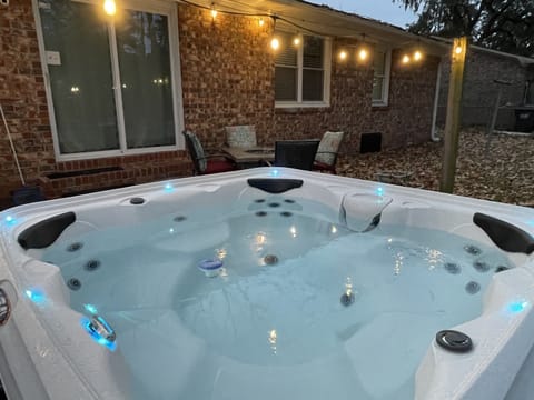 New Large 6-7 Person Spa