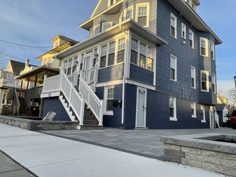 Huge 7 bd 4.5 bath house!