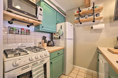 Kitchen | Equipped w/ Cooking Essentials