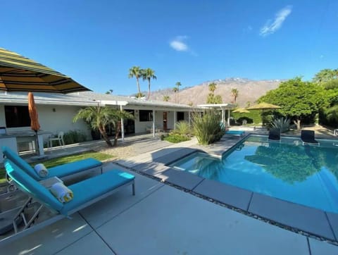 Beautiful San Jacinto backdrop from your lounger