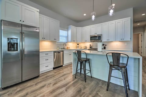 Kitchen | Ice Maker | Water Filter | Keurig Coffee Maker | Cooking Basics