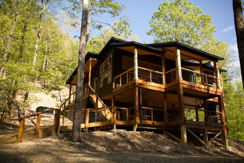 Where luxury embraces nature — your treehouse-inspired escape awaits