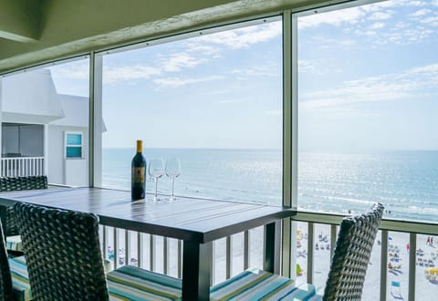 Screened-In Lanai with table seating