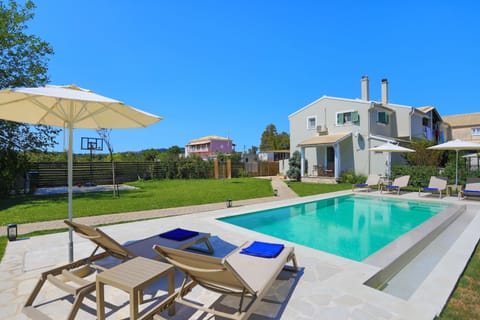 Poolside paradise%3A Enjoy sun%2Dsoaked days in your private oasis