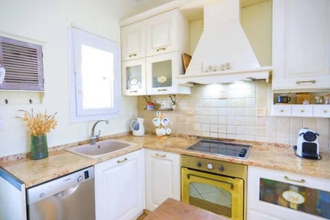 Fully fitted family kitchen