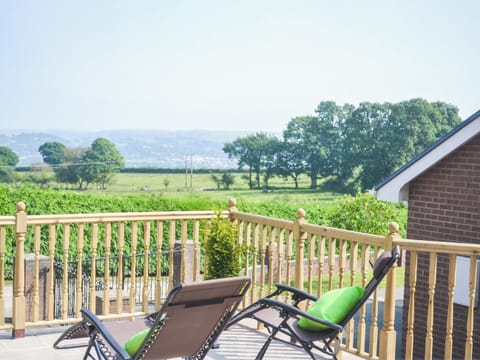 Hot tub | Gwynfan Bungalow, Llandrindod Wells