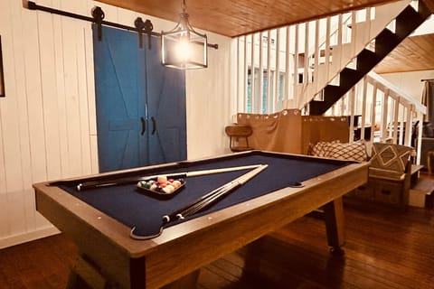 Pool table 