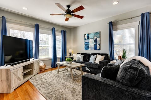 400 McIver - Living Room