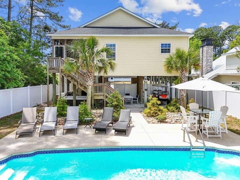 Welcome to Hair of the Dog! A one-of-a-kind home in Crescent Beach that`s close to everything. Come on in!