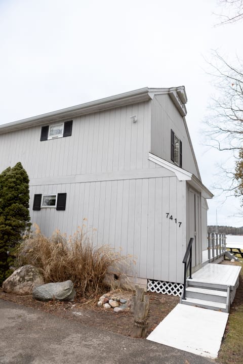 Approaching cottage from driveway parking.
