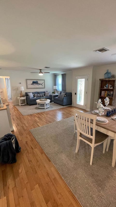 Living/dining room (great room)