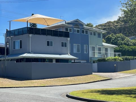 Just 5 min walk from the beach!