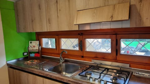 full equipped kitchenette