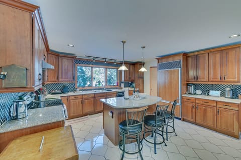 Kitchen | Cooking Basics | Coffee Maker | Paper Towels/Trash Bags Provided