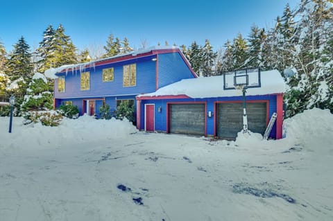 Parking | Driveway (8 Vehicles) | RVs/Trailers Welcome