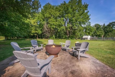 Backyard fire pit with seating for 6.