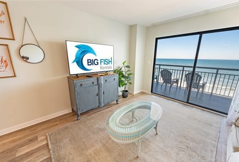 Living Room with Stunning Views🌊☀️