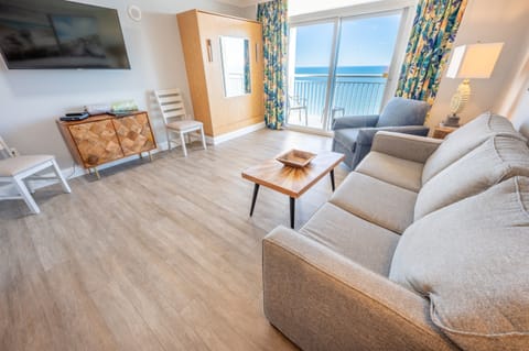 Direct Oceanfront, Beautifully Decorated