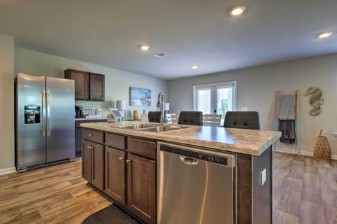 Kitchen | Pots & Pans | Spices | Microwave