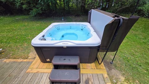 6 person hot tub