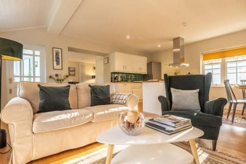 Ground floor: Sitting area with comfortable seating