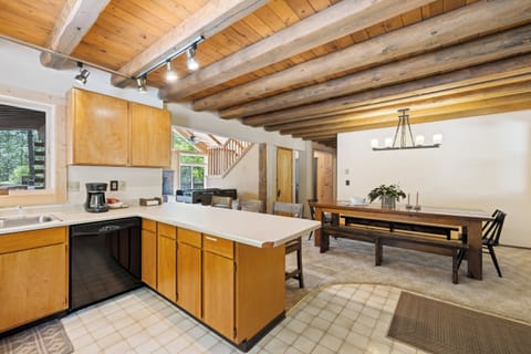 Kitchen & Dining area