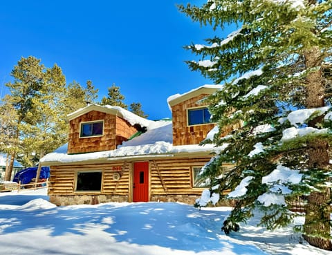 Welcome to your own snowy cabin escape!