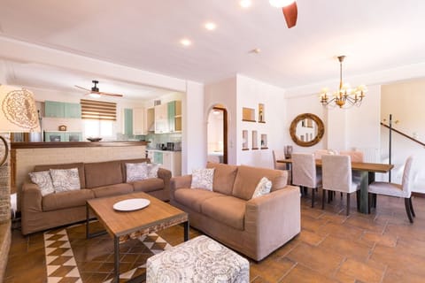 Villa Living - Dining area