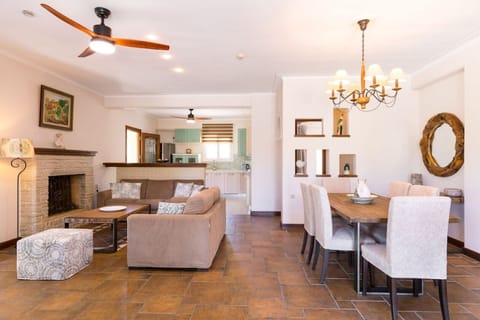 Villa Living - Dining area