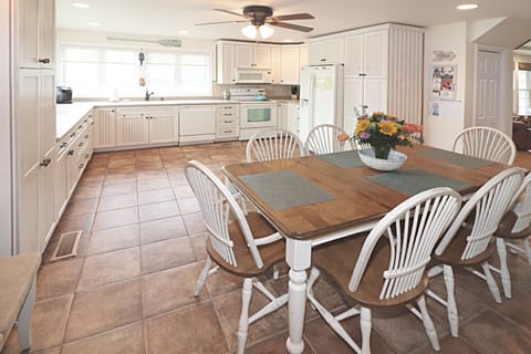 Kitchen / Dining Table