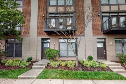 3rd Ave Entrance (1)