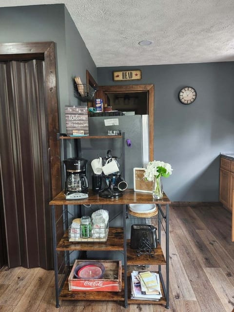 Coffee Bar - Coffee maker and toaster