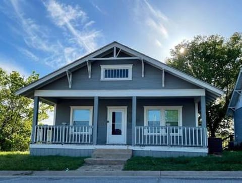 The Augusta Bungalow
“Welcome To Your Home Away From Home”