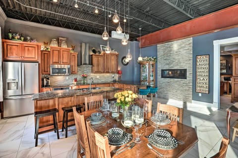 Dining Area | Dishware Provided | High Chair