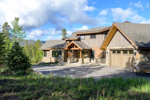 Welcome to Pole Creek Lodge