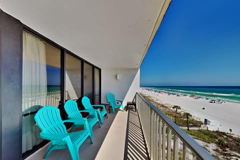 Welcome to Edgewater Leeward #407