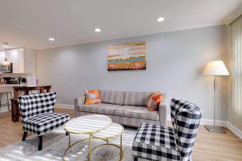 Living Room | Smart TV | YouTube TV | Free WiFi | Central Heat & A/C