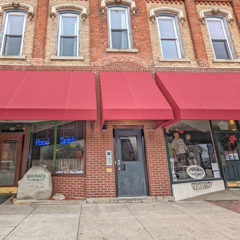 Main entrance to Lucky Star