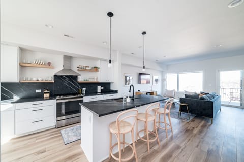 Open floorplan with lots of natural light.