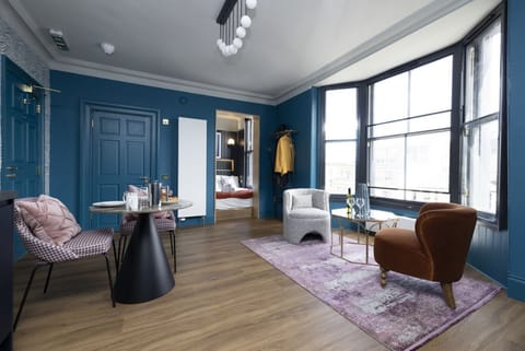 Studio with bed and kitchen
